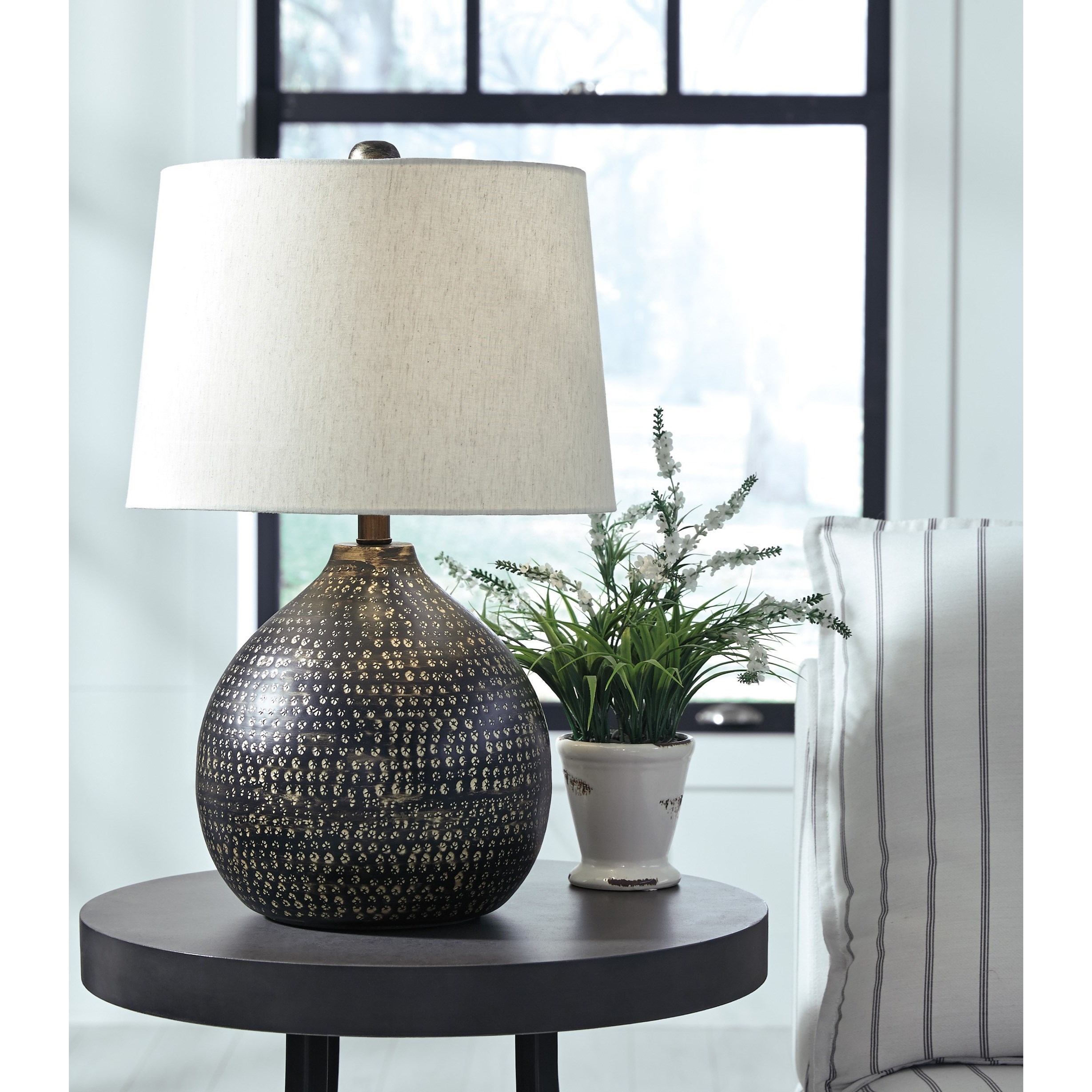 Niobe new arrivals table lamp